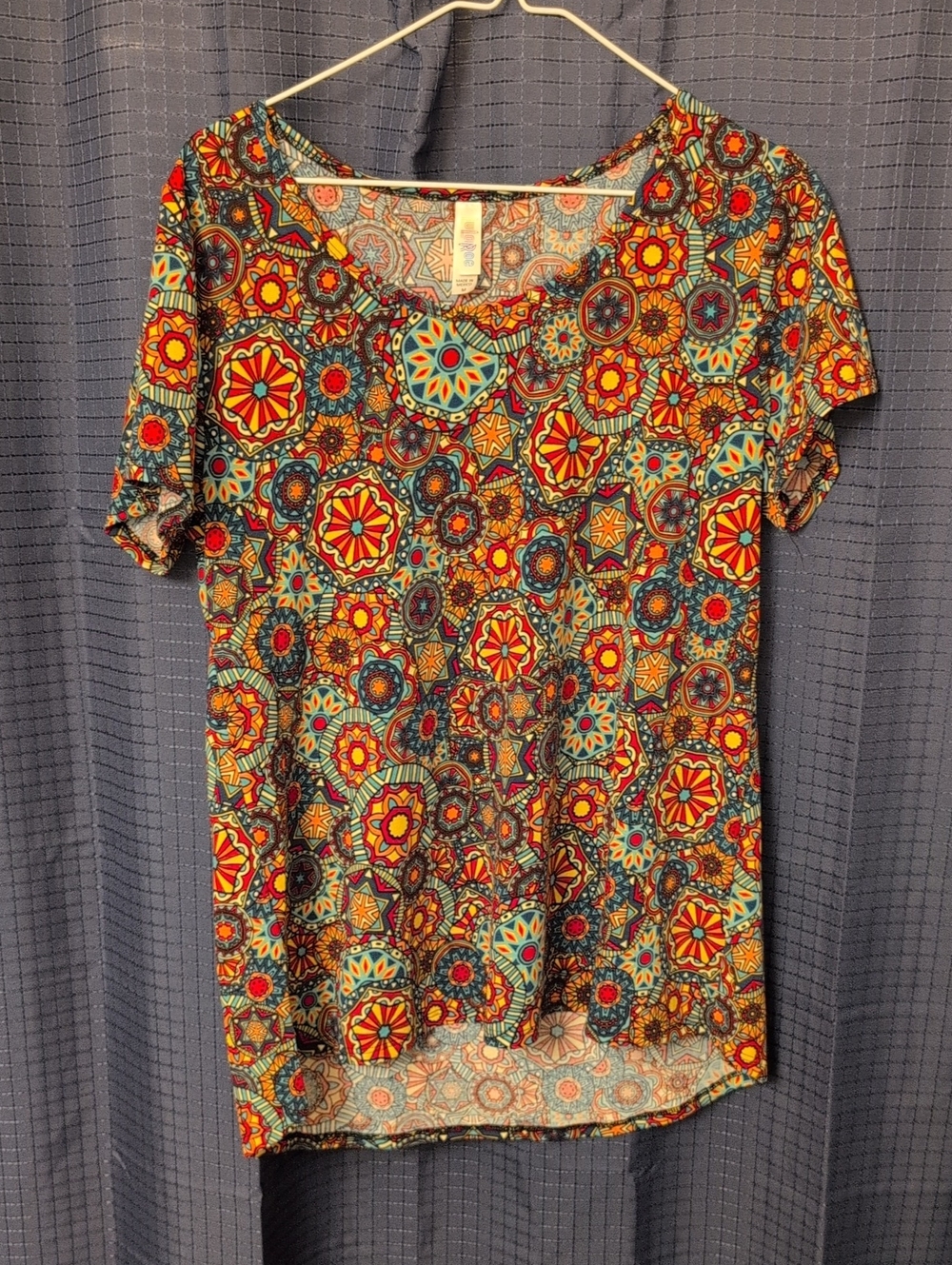 New LuLaRoe Classic Tee Medium
